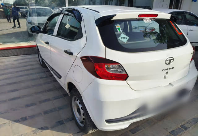 https://images10.gaadi.com/usedcar_image/4534672/original/75062761-b5a8-4191-ad98-463f1b18a987.?imwidth=6402