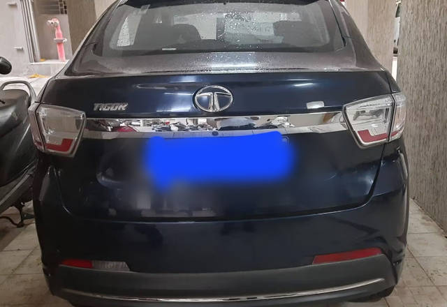 https://images10.gaadi.com/usedcar_image/4534678/original/ad1090f5-976c-4a59-b074-498dc7f8b331.?imwidth=6402