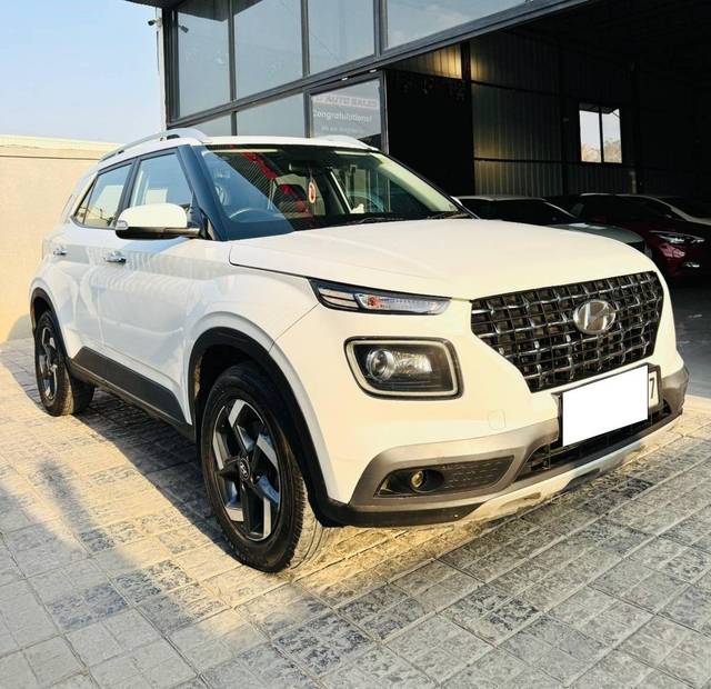 https://images10.gaadi.com/usedcar_image/4534705/original/processed_33470647f4641108b899e4607cbcd43a.jpg?imwidth=6400