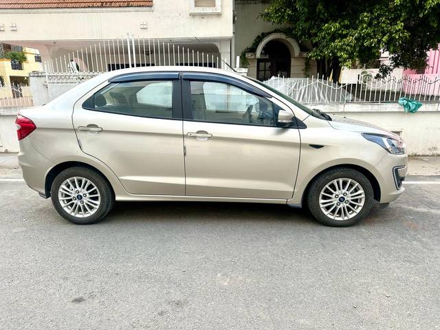 https://images10.gaadi.com/usedcar_image/4534715/original/96ef3a26c92fb8556c666c6fd448391f.jpg?imwidth=6401