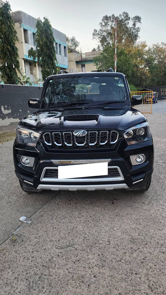 https://images10.gaadi.com/usedcar_image/4534722/original/processed_038d602883a6fdaadac82a756e277923.jpg?imwidth=6402