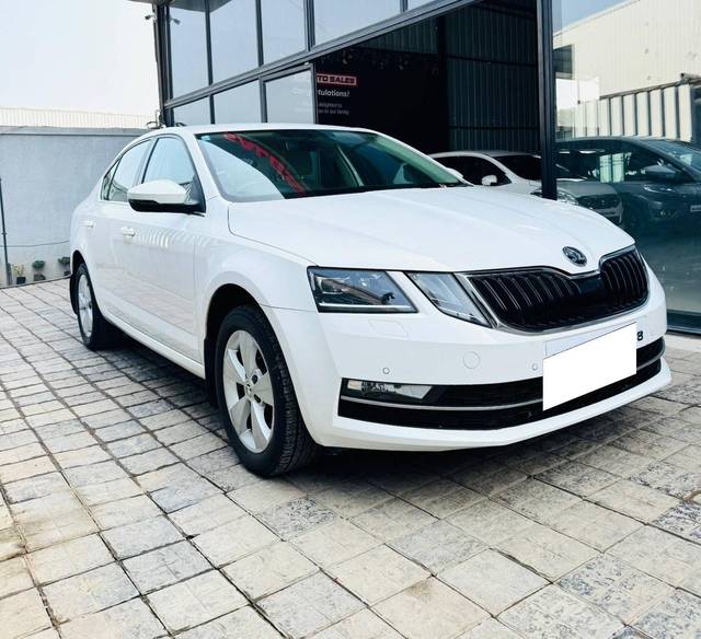 https://images10.gaadi.com/usedcar_image/4534736/original/processed_236c7c59ef9870f249e6a4a1104ce03f.jpg?imwidth=6400