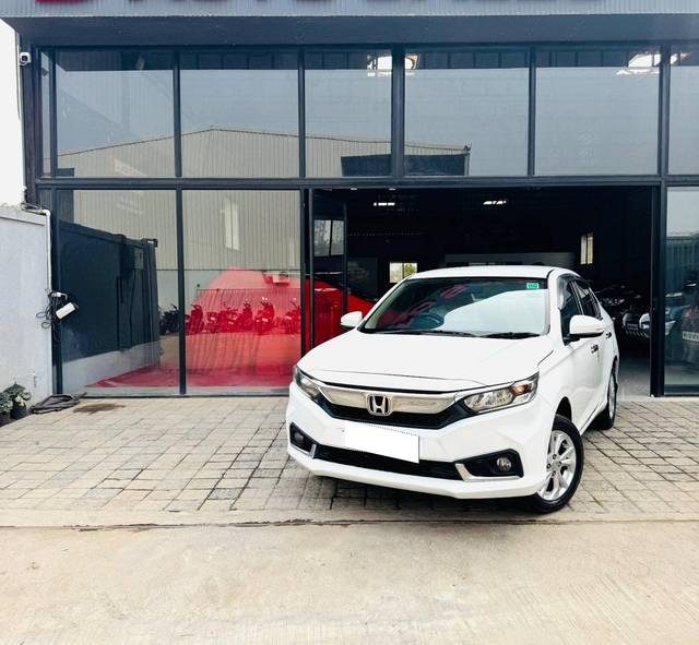 https://images10.gaadi.com/usedcar_image/4534738/original/processed_00dba04c87062caba306e58a845c5add.jpg?imwidth=6401