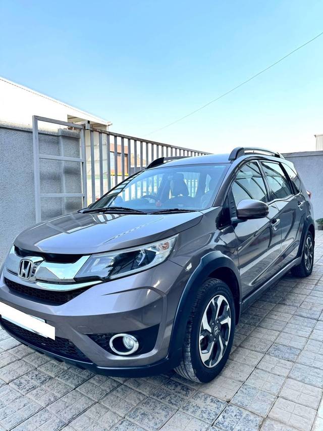https://images10.gaadi.com/usedcar_image/4534741/original/processed_77cc79e5eb6e5502aa4423c94155480f.jpg?imwidth=6402