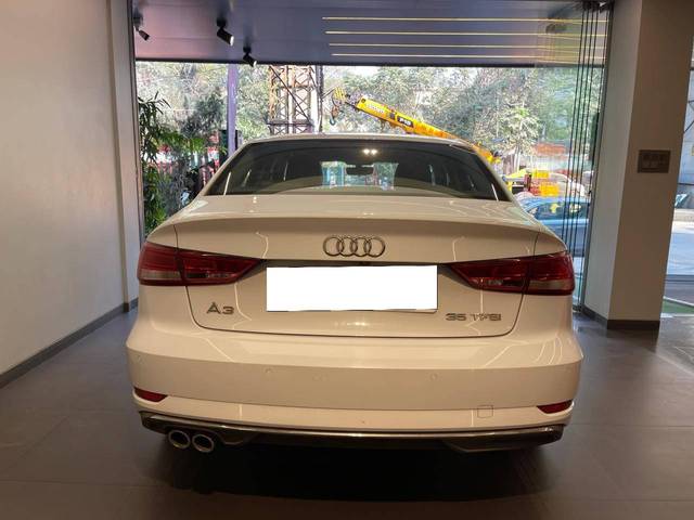 https://images10.gaadi.com/usedcar_image/4534745/original/processed_c1249e395cf515ddcd2c55219e45a444.jpeg?imwidth=6402