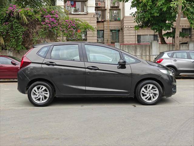 https://images10.gaadi.com/usedcar_image/4534757/original/45043ca9b52f3efc28032faaec8a68fa.jpg?imwidth=6401