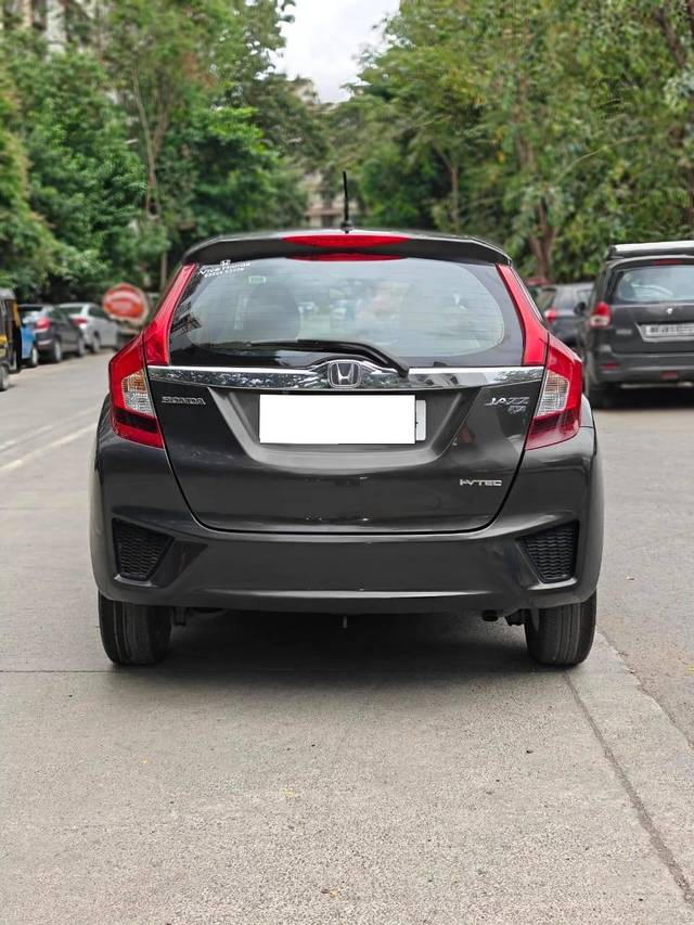 https://images10.gaadi.com/usedcar_image/4534757/original/processed_8200b0e5c0c3d1231490b4bf1d95cd97.jpg?imwidth=6402
