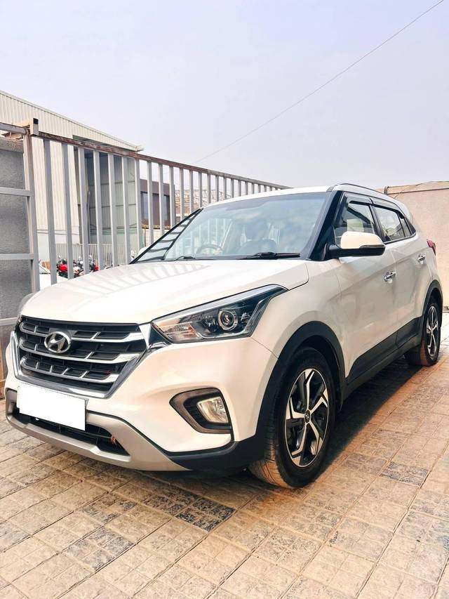 https://images10.gaadi.com/usedcar_image/4534761/original/processed_98d094489898812020e72c37ca0ff10f.jpg?imwidth=6402