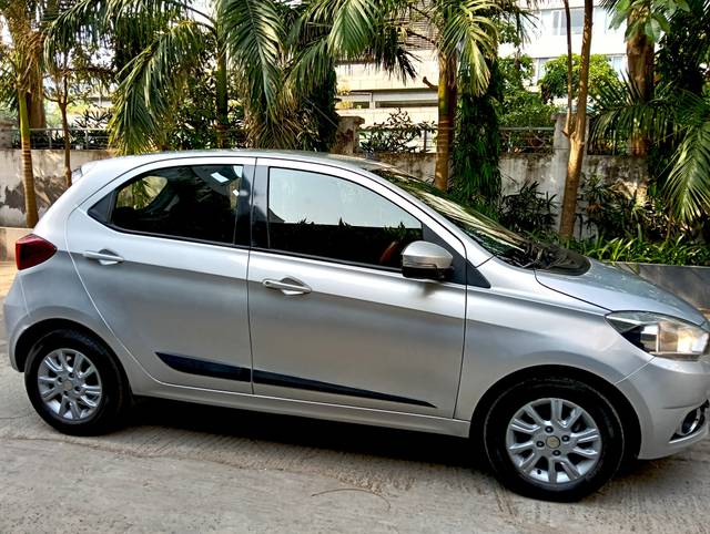 https://images10.gaadi.com/usedcar_image/4534773/original/bd14de882485ff951c8ebe20aa5d8d93.jpg?imwidth=6401