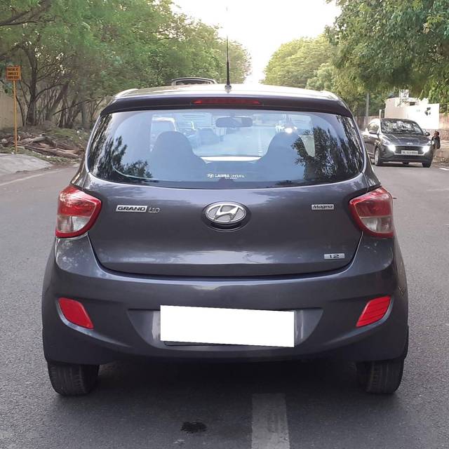 https://images10.gaadi.com/usedcar_image/4534823/original/processed_029d10b5953b69ee847cc4dfc709ef10.jpg?imwidth=6402