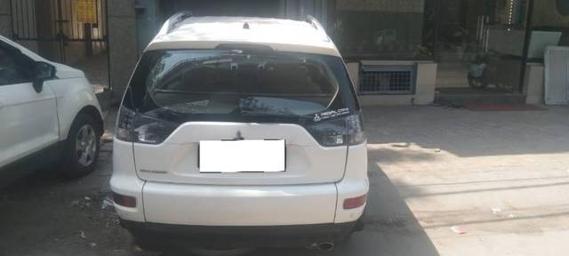 https://images10.gaadi.com/usedcar_image/4534829/original/processed_09150d18792ac8422cf368e117e5129e.jpg?imwidth=6401