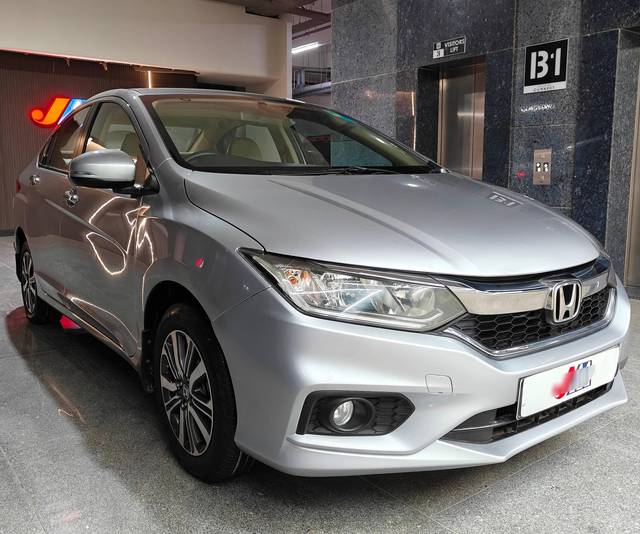 https://images10.gaadi.com/usedcar_image/4534839/original/processed_1816014cd8cb374b6d044fe7273df878.jpg?imwidth=6400