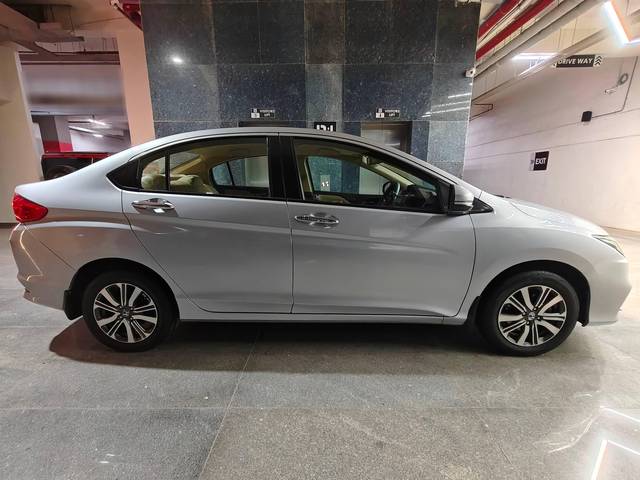 https://images10.gaadi.com/usedcar_image/4534839/original/processed_a875b45f6559dc05fe9458491f0ae2d9.jpg?imwidth=6401