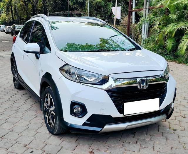 https://images10.gaadi.com/usedcar_image/4534841/original/processed_4524ad18-ebbd-4981-9c4c-2553ee3ba869.jpg?imwidth=6400
