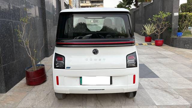 https://images10.gaadi.com/usedcar_image/4534855/original/processed_5067207bf8c8ef8a4860c26d6212a673.jpg?imwidth=6402