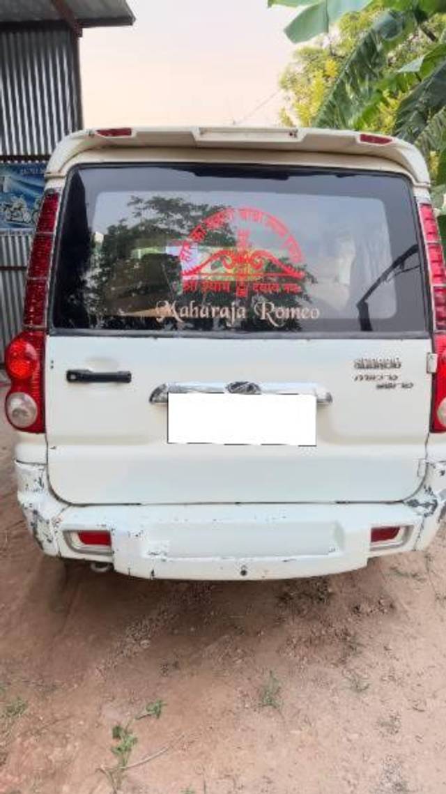 https://images10.gaadi.com/usedcar_image/4534941/original/processed_0441abce-c041-48c6-af73-40d18ffad7b8.jpg?imwidth=6402