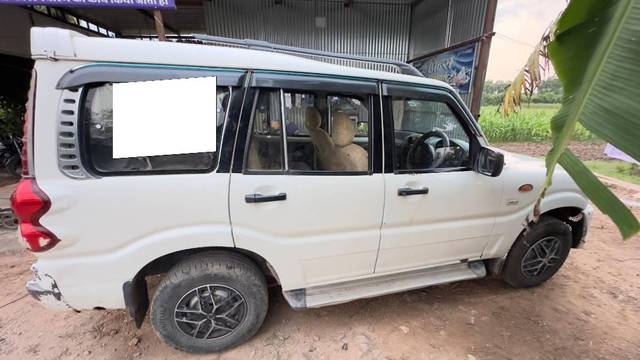 https://images10.gaadi.com/usedcar_image/4534941/original/processed_b6712ed7-5e3f-46da-a78c-5278d78a251f.jpg?imwidth=6401