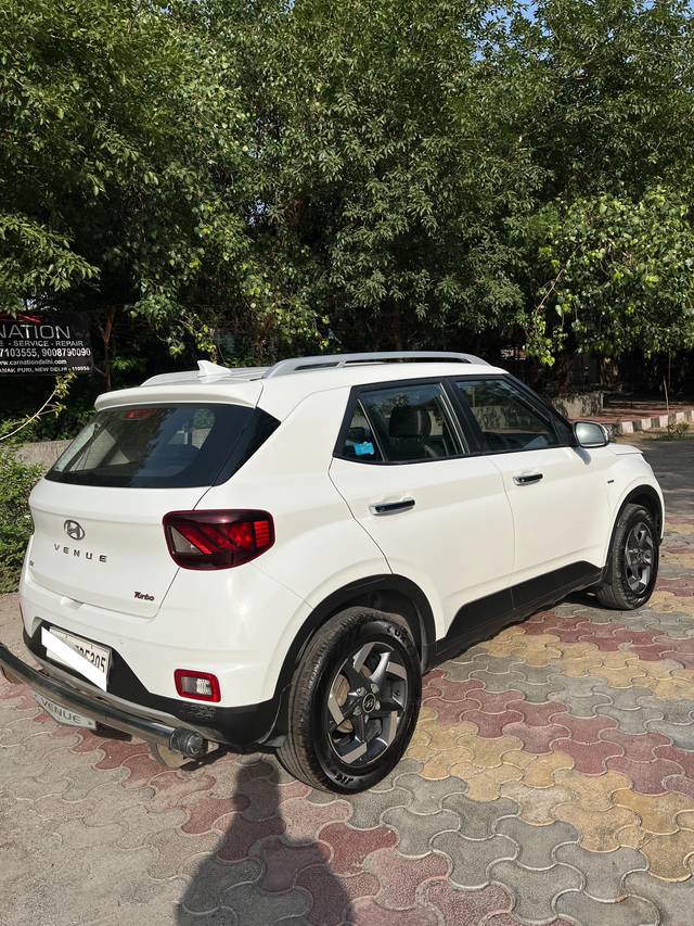 https://images10.gaadi.com/usedcar_image/4534963/original/processed_c13879bf583b2812728f2dbdc5111482.jpg?imwidth=6401
