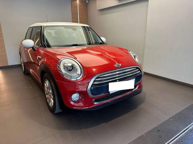 https://images10.gaadi.com/usedcar_image/4534972/original/processed_817f31db2eb3600ad22c5c2cdc57e21a.jpeg?imwidth=6401