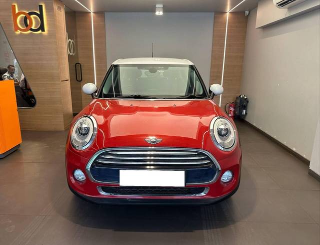 https://images10.gaadi.com/usedcar_image/4534972/original/processed_d4e2f547cd087af9dab9731c21ec3462.jpeg?imwidth=6400