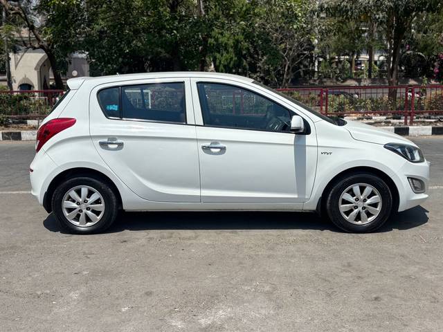 https://images10.gaadi.com/usedcar_image/4534995/original/a00d58246b3d118fcc4b26cf9410a453.jpg?imwidth=6401