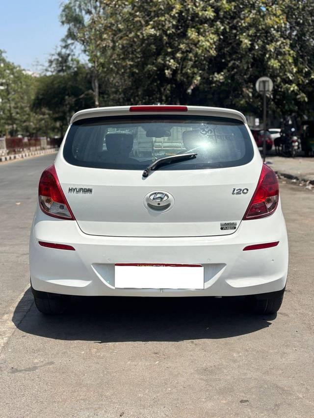 https://images10.gaadi.com/usedcar_image/4534995/original/processed_b331782ee85690dccbedee710ebefaa1.jpg?imwidth=6402