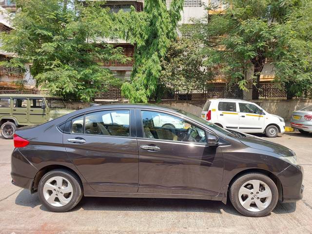 https://images10.gaadi.com/usedcar_image/4535000/original/processed_bc92655723b0444dcc887ab0aafd8015.jpg?imwidth=6401