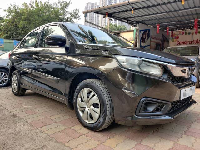 https://images10.gaadi.com/usedcar_image/4535077/original/processed_87e549307b19d9a0faaa68c1c235928d.jpeg?imwidth=6400