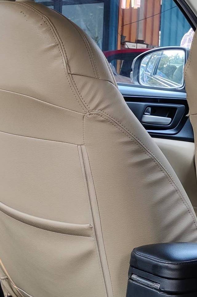 https://images10.gaadi.com/usedcar_image/4535077/original/processed_ef348147e3f9fc06435215633f72b984.jpeg?imwidth=6401