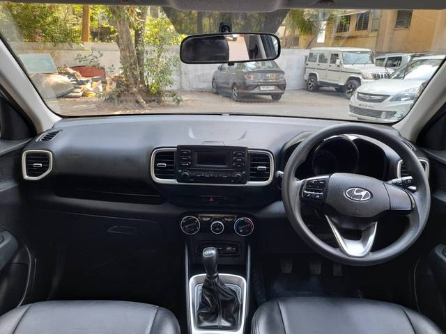 https://images10.gaadi.com/usedcar_image/4535091/original/d4420a32c8197f66ee364dfd67feb5dc.jpg?imwidth=6402