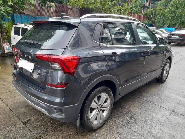 https://images10.gaadi.com/usedcar_image/4535116/original/processed_d55c5fd4cacb339f6eedddbed819882c.jpg?imwidth=6401