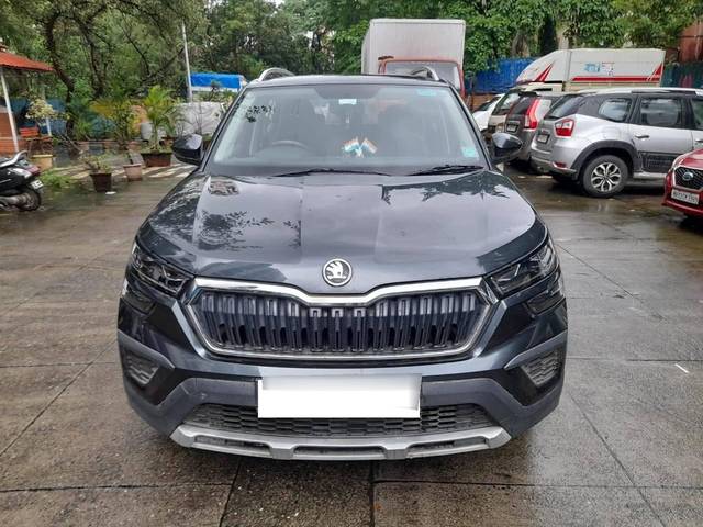 https://images10.gaadi.com/usedcar_image/4535116/original/processed_f06148fd24564d9489b4d1bac33fcdd3.jpg?imwidth=6402