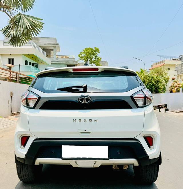 https://images10.gaadi.com/usedcar_image/4535126/original/processed_8d30211753ed8283a6b1c691a0442a75.jpg?imwidth=6402