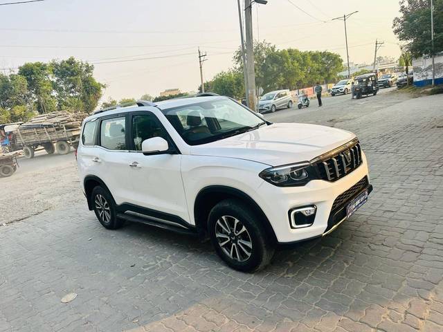 https://images10.gaadi.com/usedcar_image/4535133/original/processed_e08d735f782c909efc30f8a328e84c46.jpg?imwidth=6400
