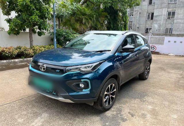 https://images10.gaadi.com/usedcar_image/4535162/original/82b86c76-04b1-4d1a-89e6-817830adbfda.?imwidth=6400