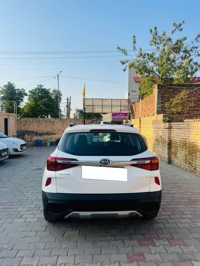 https://images10.gaadi.com/usedcar_image/4535189/original/processed_8267289f19cd68f881112489a37fdaae.jpg?imwidth=6401