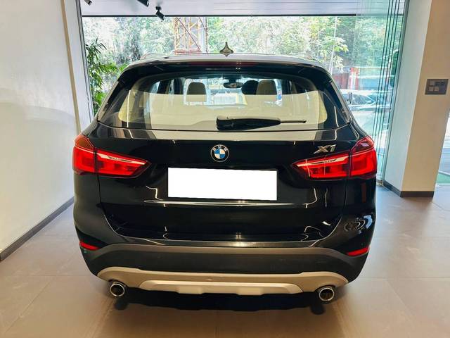 https://images10.gaadi.com/usedcar_image/4535195/original/processed_d360b6a618caa38555efed45fa7bcd77.jpeg?imwidth=6401