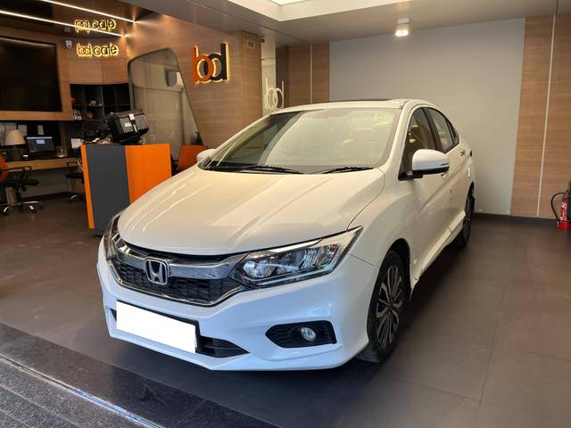 https://images10.gaadi.com/usedcar_image/4535208/original/processed_2a075beab193cee31073901ec52339cb.jpeg?imwidth=6402