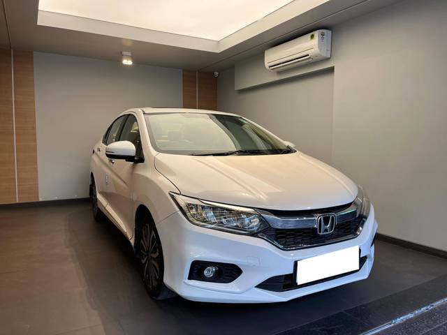 https://images10.gaadi.com/usedcar_image/4535208/original/processed_5b2f926081efa76f98028eb8a43f4998.jpeg?imwidth=6400