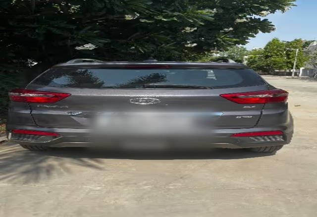 https://images10.gaadi.com/usedcar_image/4535211/original/a7af4b71-83c4-4650-9ea6-afbea97c93ca.?imwidth=6400