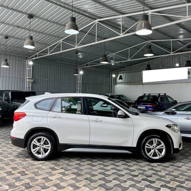 https://images10.gaadi.com/usedcar_image/4535212/original/processed_479d91c40958b083a44bb6e56a410aa6.jpg?imwidth=6402
