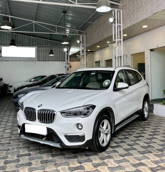https://images10.gaadi.com/usedcar_image/4535212/original/processed_63ff97f1781711ddfc75d3773ea4c1aa.jpg?imwidth=6401