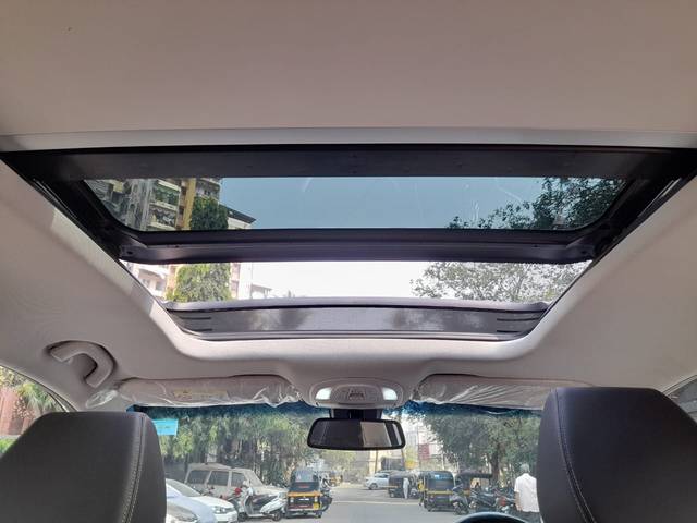 https://images10.gaadi.com/usedcar_image/4535214/original/e22a2eaf3deb6683ecc2b82792e663bd.jpeg?imwidth=6402