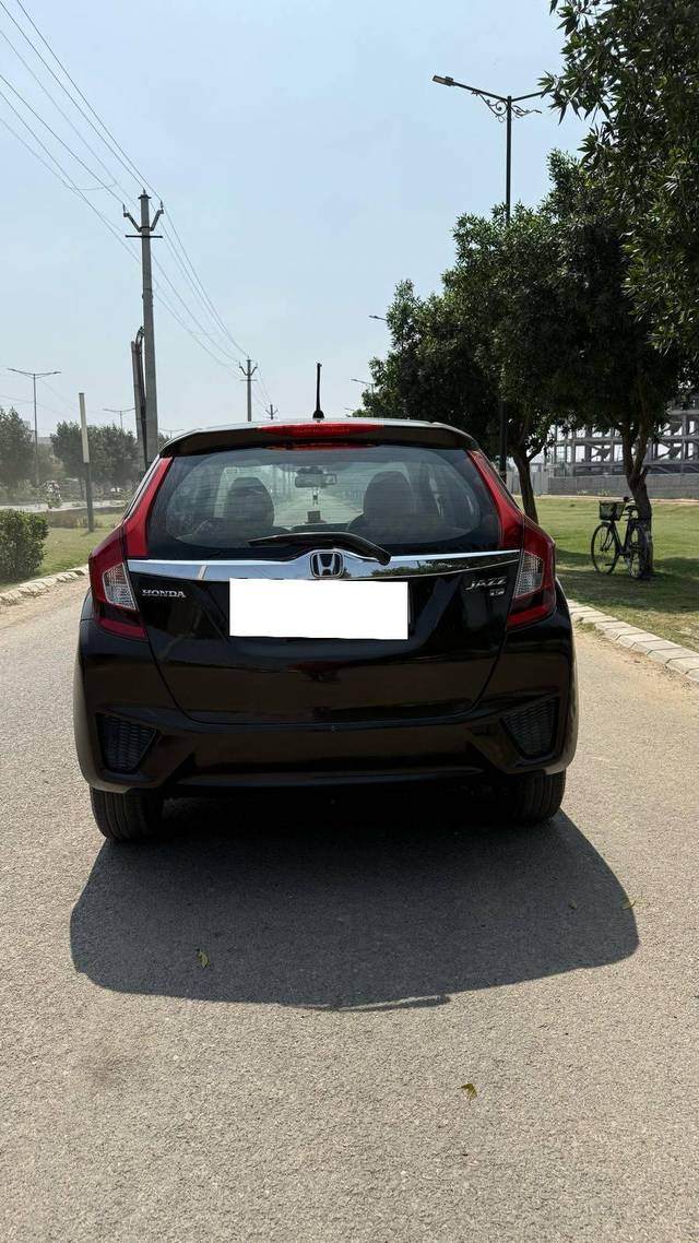 https://images10.gaadi.com/usedcar_image/4535220/original/processed_6c7893bd70117036459d6718df2c9595.jpg?imwidth=6402