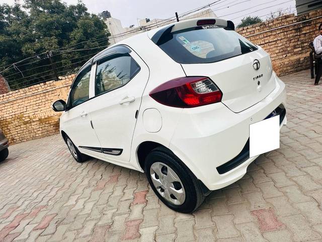 https://images10.gaadi.com/usedcar_image/4535228/original/processed_27081a3471eff403f7bad5919610339a.jpg?imwidth=6402