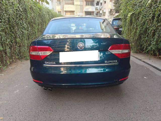 https://images10.gaadi.com/usedcar_image/4535235/original/processed_7b501917649ecd13354dbd1a35e47d44.jpeg?imwidth=6402