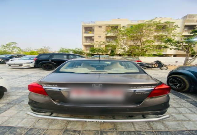 https://images10.gaadi.com/usedcar_image/4535253/original/efe2655e-0e3c-49ae-b318-8b855faa5670.?imwidth=6401