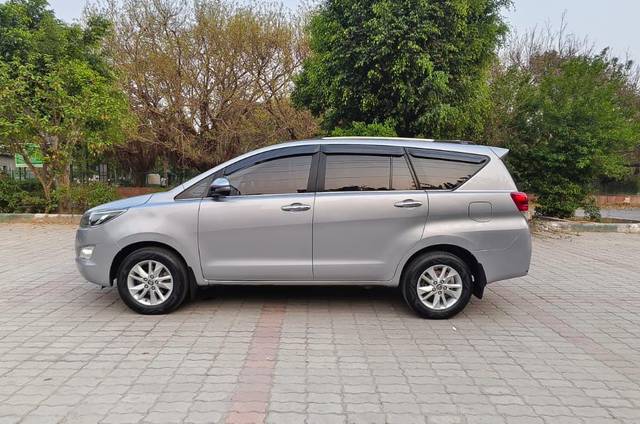 https://images10.gaadi.com/usedcar_image/4535255/original/b31c7184f1b600d75ed80bea074d6468.jpg?imwidth=6402