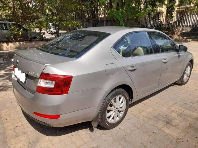 https://images10.gaadi.com/usedcar_image/4535277/original/processed_91e8793802266a075bdd379bbe596cf6.jpeg?imwidth=6401