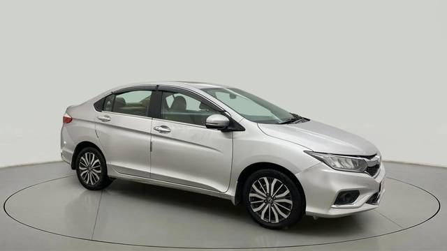 https://images10.gaadi.com/usedcar_image/4535279/original/877df2dbb96b02e24fef12f13761ea07.jpg?imwidth=6400